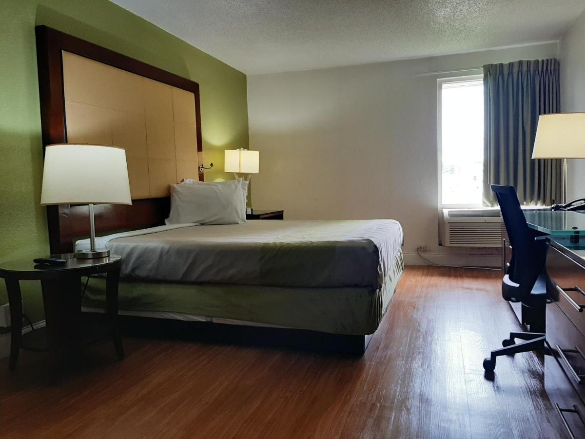 Econo Lodge Airport Near Billy Graham Parkway Charlotte Kültér fotó