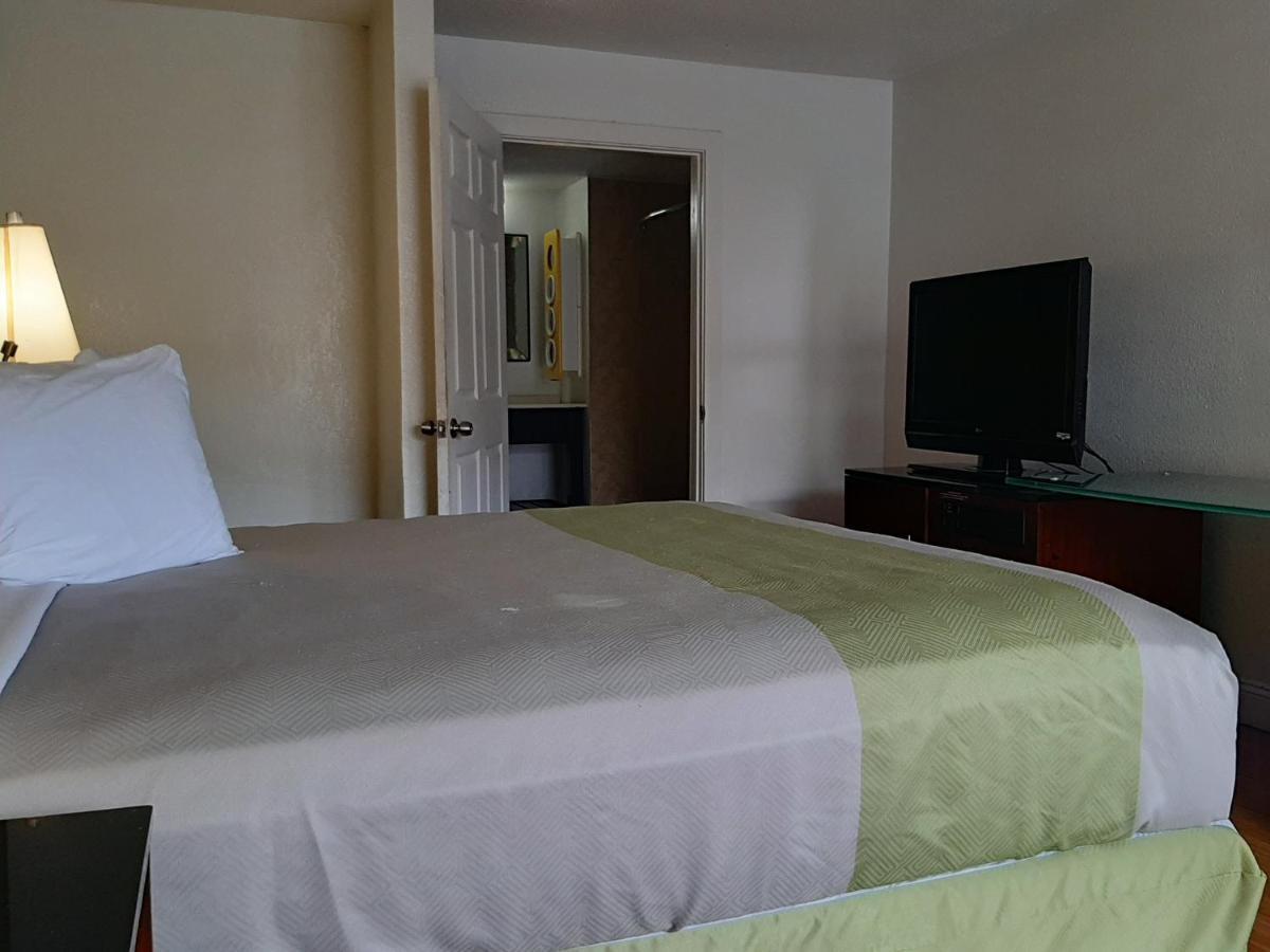 Econo Lodge Airport Near Billy Graham Parkway Charlotte Kültér fotó