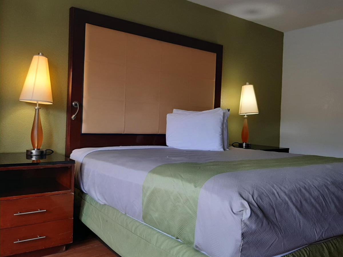 Econo Lodge Airport Near Billy Graham Parkway Charlotte Kültér fotó