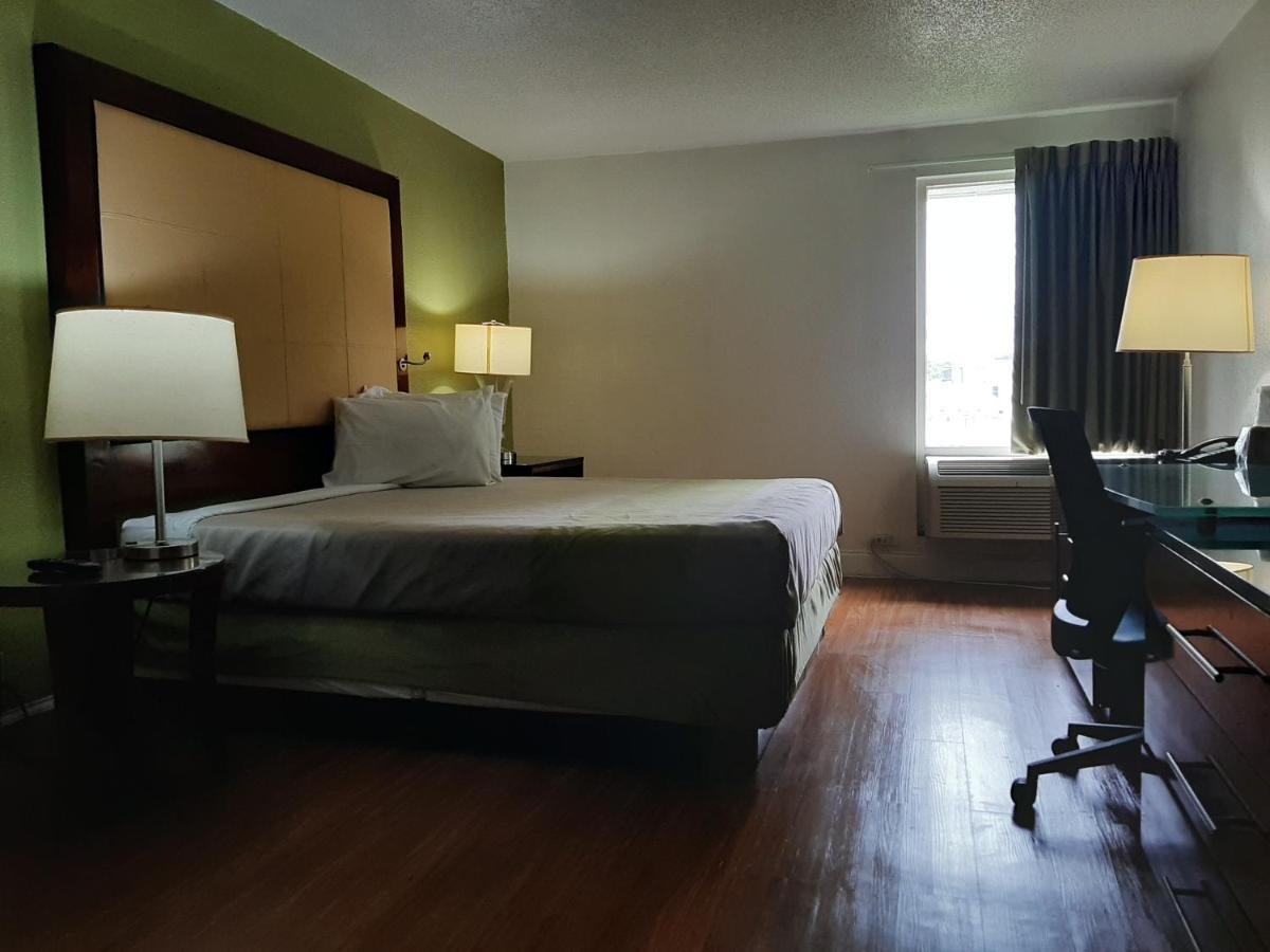 Econo Lodge Airport Near Billy Graham Parkway Charlotte Kültér fotó