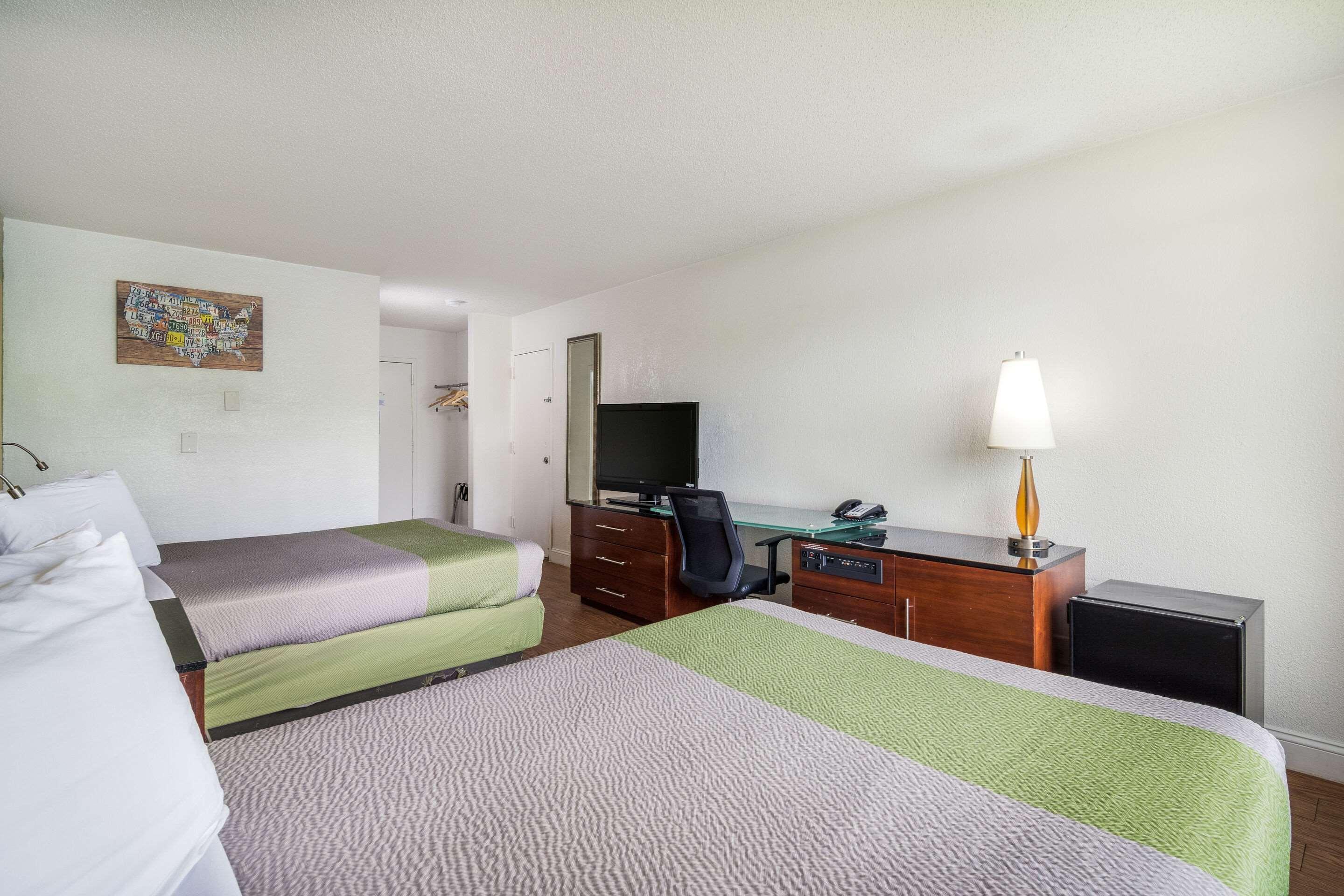 Econo Lodge Airport Near Billy Graham Parkway Charlotte Kültér fotó