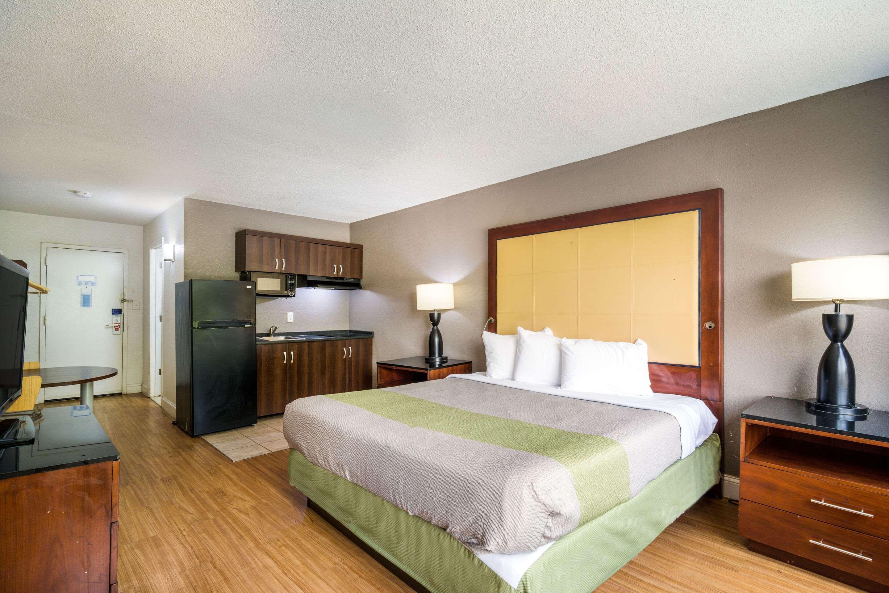 Econo Lodge Airport Near Billy Graham Parkway Charlotte Kültér fotó